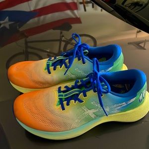 Men’s athletic sneakers! Size 11 1/2 like NEW.